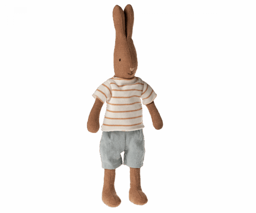 Maileg Kanin storlek 1, Chokladbrun - Randig blus och shorts