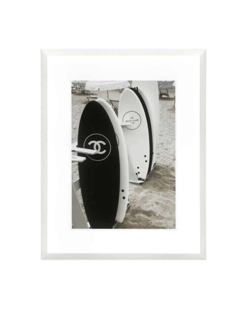 Tavla Chanel Yacht Club med vit ram 75 x 95 cm