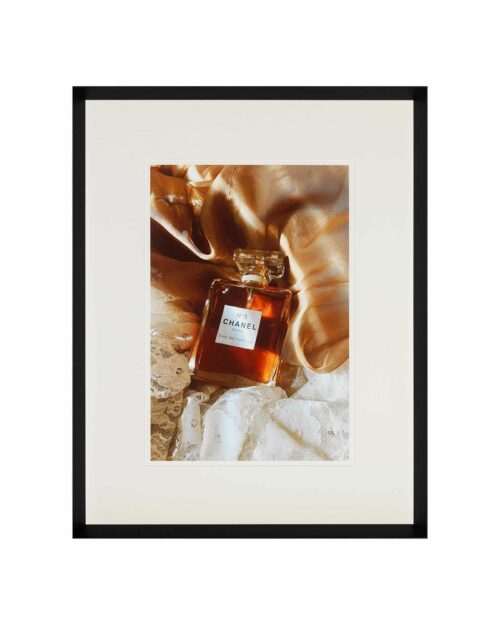 Tavla Perfume Bottle Chanel med svart ram