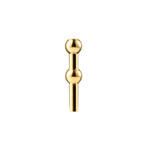 STOFF Nagel-vas i massiv mässing med skulptural design, placerad som en del av ett modulärt STOFF Nagel-system.